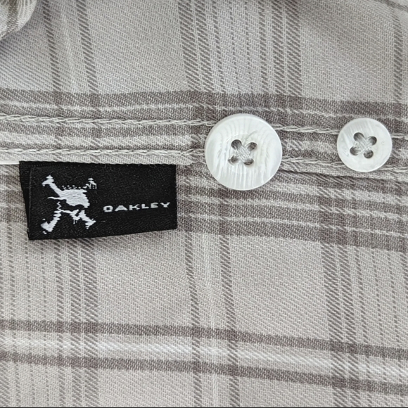 Oakley Shirt Mens Sz L Gray Button Up Long Sleeve Chest Pocket Dress Shirt - Picture 2 of 11